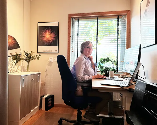 Lisa Larsson i sitt kontor på Koja kontorshotell.