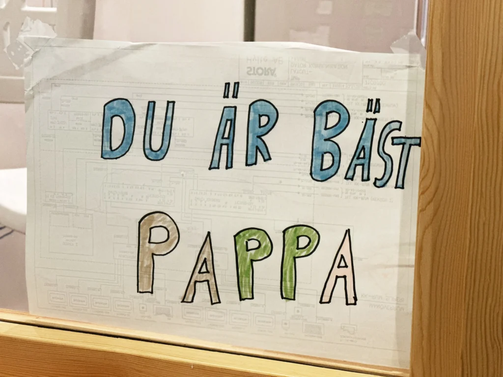 Inred ditt kontor i Halmstad som du vill. Hos oss får du sätta upp dina egna bilder på väggarna.